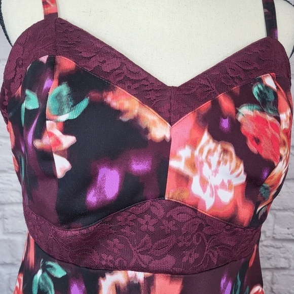 Torrid Top Red Purple Floral Adjustable Straps Lace Detail Peplum Tank Size 1X - Picture 4 of 9